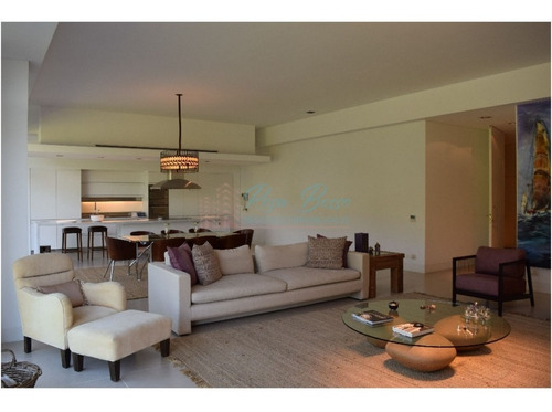 Apartamento En Brava, 3 Dormitorios *- Ref: 2566