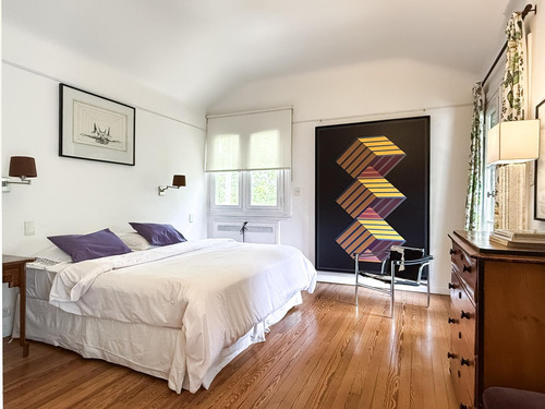 Casa En Venta, 3 Plantas, Gran Jardín, Pileta Y Cochera - San Isidro