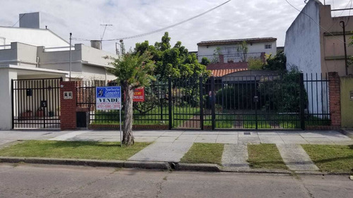 Casa En Caseros Cercana A El Palomar; Amplio Lote De Terreno Venta Inmediata!!!! F: 7856