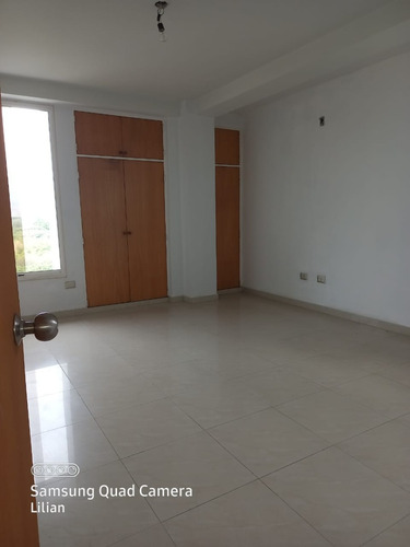 Venta Pent House Edificio Magnolia Plaza, Callejon Mañongo Carmen N.