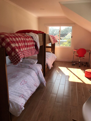 Gran Casa Amoblada, En Santa María Del Mar, Barrio Seguro