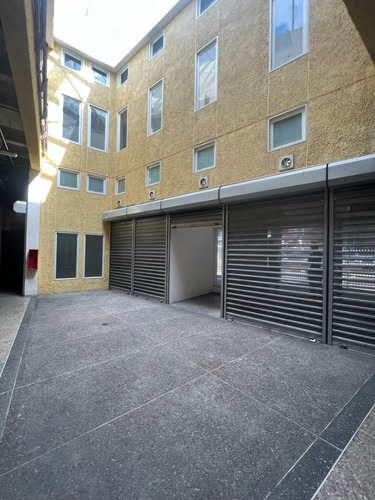 Se Vende Centro Comercial 1500m2. Avenida Victoria.