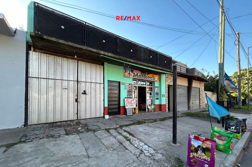 Oportunidad!! Casa En Dos Plantas + Local+ Parque!