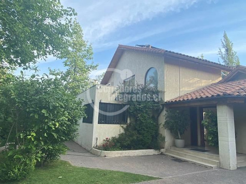 Casa En Venta De 6 Dorm. En Las Condes