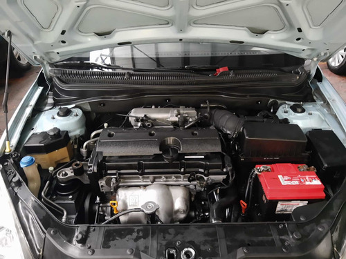 Imagen 8 de 9 de Dodge Attitude 1.6 Gl Aut Ac 2009