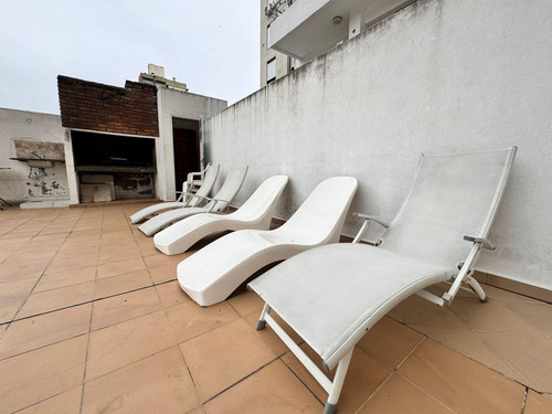 Venta: A 20 M De La Facultad De Medicina, Un Dormitorio, Al Frente, Con Amenities: Pileta Y Parrilla