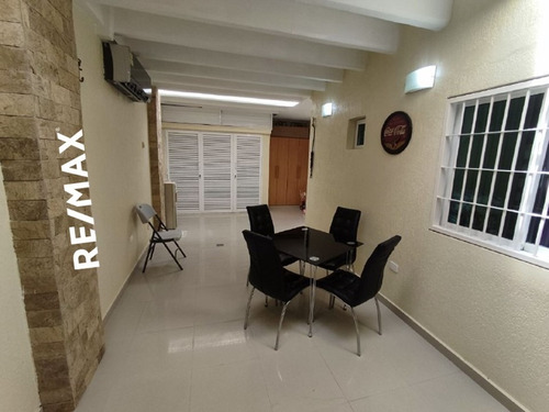 Imagen 11 de 18 de Re/max 2mil Vende Townhouse En Conj. Resd. Majestic Village