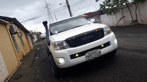 Mascarilla Toyota Hilux 05-11