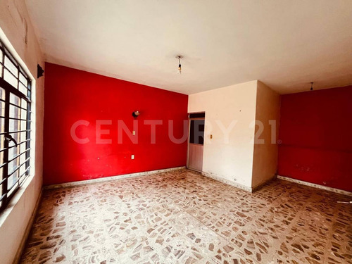 Rento Terreno Con Construcción, Col. Manantiales, Cuautla, Morelos.