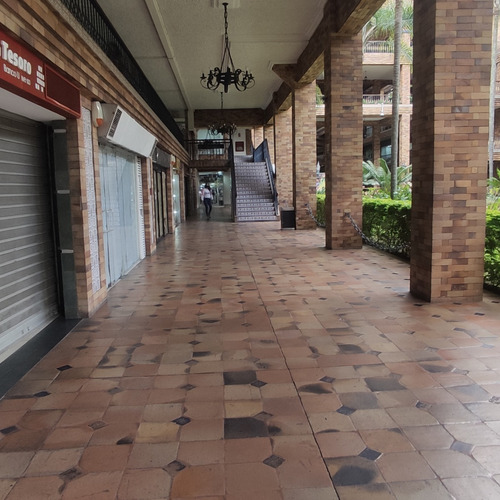 Carrizal, Centro Comercial La Cascada