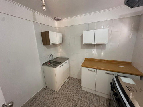 Casa Recién Remodelada Con Excelente Conectividad