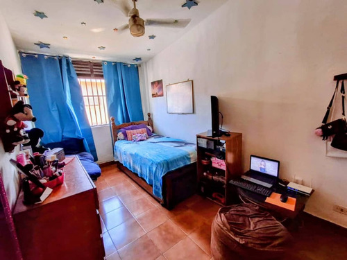 Isabel Paz Vende Penthouse En Portachuelo. Via Guataparo
