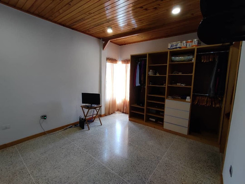 Imagen 10 de 14 de En Venta Lindo Townhouse En El Piñal El Limón, 04128676886