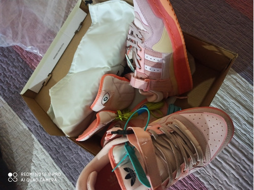 Imagen 4 de 9 de Zapatillas adidas Bad Bunny. No Nike Shox Tl1