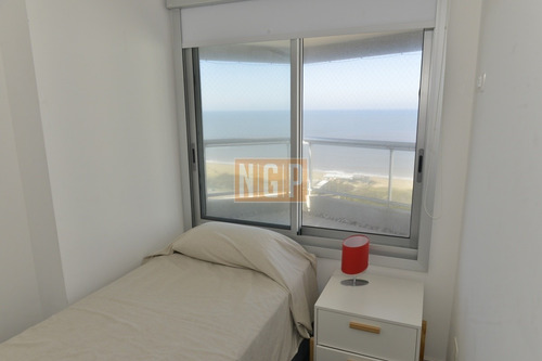Imagen 25 de 30 de Apartamento De 3 Dormitorios Frente Al Mar Fotos Del Departamento
