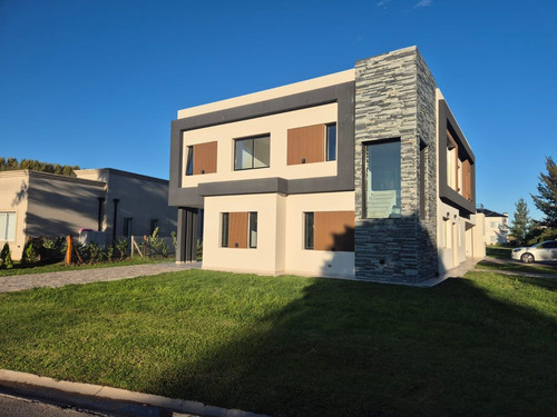 Alquiler Casa 6 Ambientes- El Principado, Canning