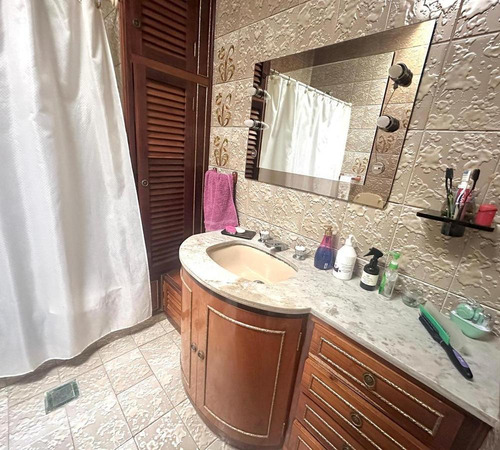 Casa De 3 Ambientes Con Cochera En Venta En Quilmes Centro