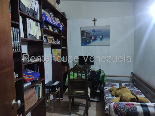 Bellísima Y Acogedora Casa En Venta Colinas De Carrizal, Altos Mirandinos 25-12196 Edf