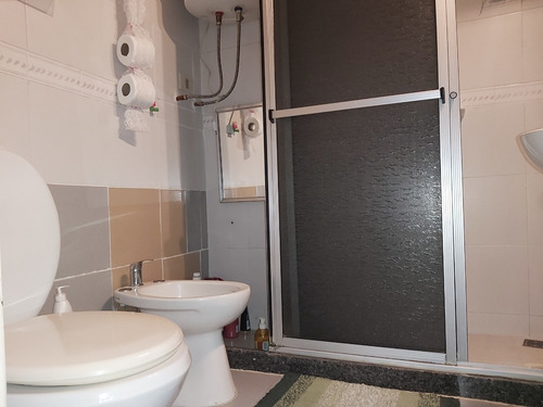 Imagen 15 de 18 de Muy Acogedor Apartamento Al Frente En Piso Alto. Con Balcón En Doble Orientación Este Y Sur Oeste