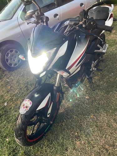 Imagen 10 de 16 de Moto Bajaj Rousser 200cc Impecable