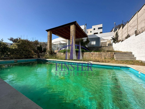 Finster Vende Hermosa Casa Mediterránea En Lomas Del Sol, Qu