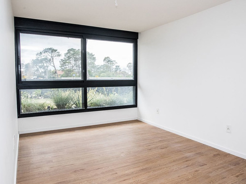 Apartamento En Jardines De Carrasco Ref. 7270