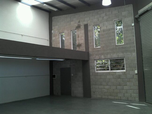 Imagen 3 de 11 de Venta Con Renta En Block De Galpón Y Casa Haedo