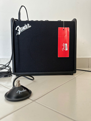 Amplificador Para Guitarra Eléctrica Fender Mustang Lt 25