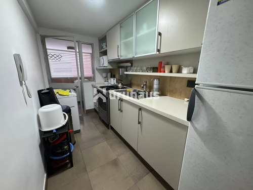 Apartamento 2 Dormitorios Con Terraza Cerrada Y Parrillero