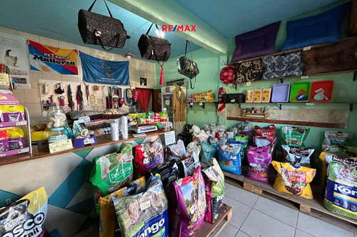 Oportunidad!! Casa En Dos Plantas + Local+ Parque!