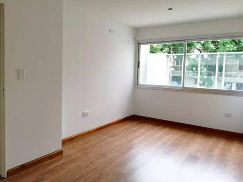 Imagen 7 de 15 de Departamento De 3 Dormitorios Dúplex Con Patio En Pichincha