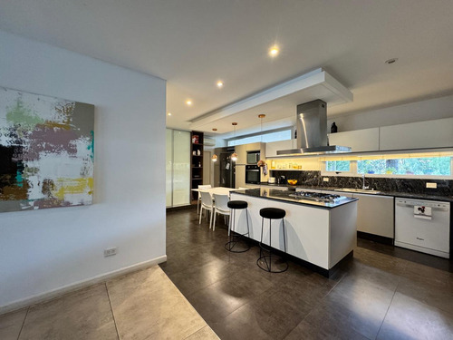 Casa En Tipas Nordelta 280 M2 Cub. Vista Al Lago Venta / Alquila