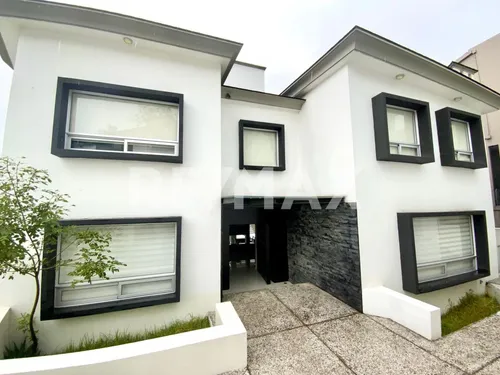 Casa De Lujo En Condado De Sayavedra Con Vistas, Jardín Y Amplios Espacios