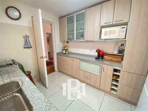 Casa En Venta De 4 Dorm. En Las Condes