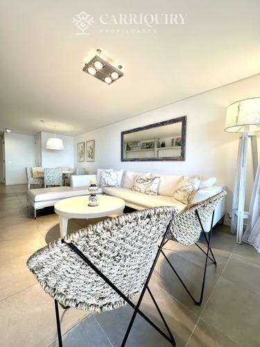 Venta Y Alquiler Temporario De Apartamento De Dos Dormitorios Con Parrillero De Uso Exclusivo En Punta Ballena