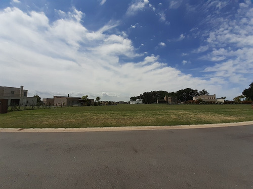 Imagen 3 de 14 de Excelente Terreno De 1200 Mts. Barrio Los Robles. Interno. Reservado.!!!!!!