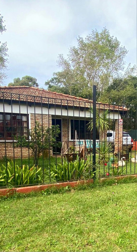 Vendo Casa Con Piscina, Desarrollada En Una Sola Planta Sin Escaleras, En Balneario Las Toscas Al Sur A 1 Cuadra De La Ruta Ib. Precio Usd 200.000 Dolares