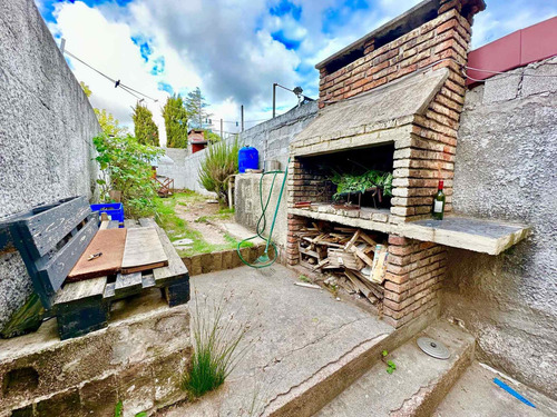 Imagen 13 de 14 de Linda Oportunidad! Prox. Almiròn Y Legrand. Muy Buena Ubicaciòn. Fondo Con Parrillero Y Garage, Mas Escritorio Con Baño En Planta Baja.