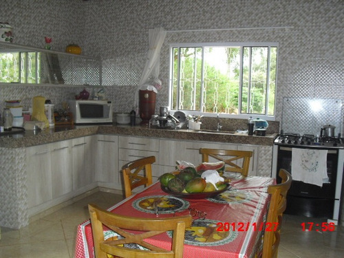 Excelente Chácara Com 2400m2