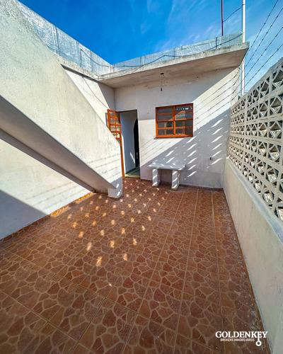 Alquiler Casa 2 Dormitorios Con Opción A 3 Y Balcón Y Patio En Barrio Cerro