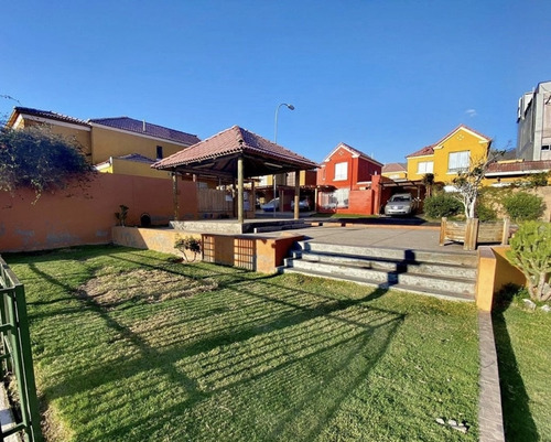 Cond. Argos, Amplia Casa 2 Pisos, 4d-3b