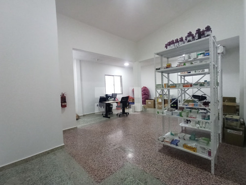 Imagen 6 de 15 de Excelente Casa Para Oficinas En Calle3 De Casco Central De Lecheria