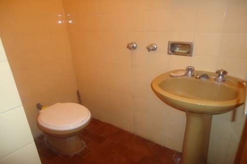 Imagen 9 de 16 de Dùplex Construido En Un Lote Sobre Elevado Con Pendiente Muy Pronunciada En Zona Centro