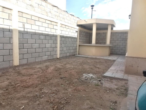 Casa En Venta En Los Arrayanes, Gómez Palacio, Durango