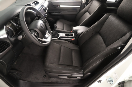 Imagen 12 de 25 de Toyota Hilux 2.8 Tdi Srv 4x4 At 0km 2023