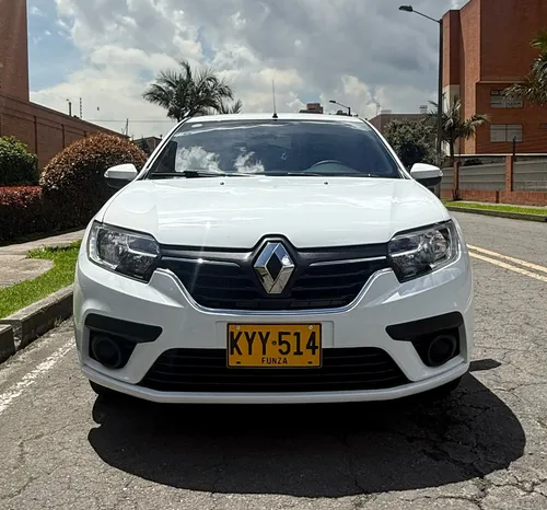 Renault Logan Life + Plus MT