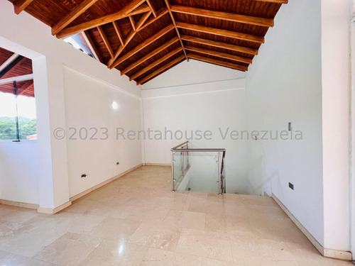 Casa Townhouse En Venta De 4 Niveles En Cantarrana Cocina Empotrada Piso De Mármol Parrillera Seguridad Nela 24-8827