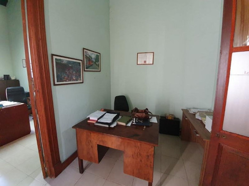 Casa Colonial En Esquina, En Excelente Estado Y Ubicación Inmejorable