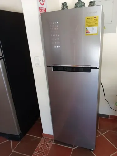Nevera Samsung Inverter 256 L Con Freezer Color Gris Claro (Usado)