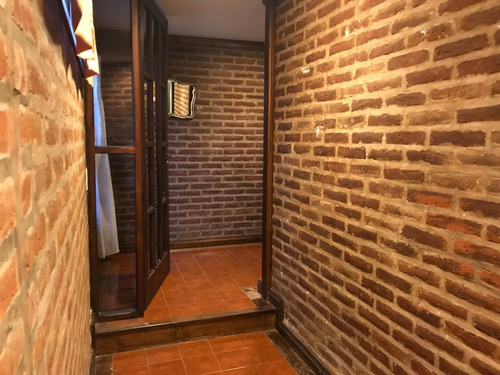 Venta Chalet De 5 Amb Con Piscina, Gas Natural Y Asfalto - Sierra De Los Padres- Muy Buena Ubicación Y Vista Panorámica - Permuta